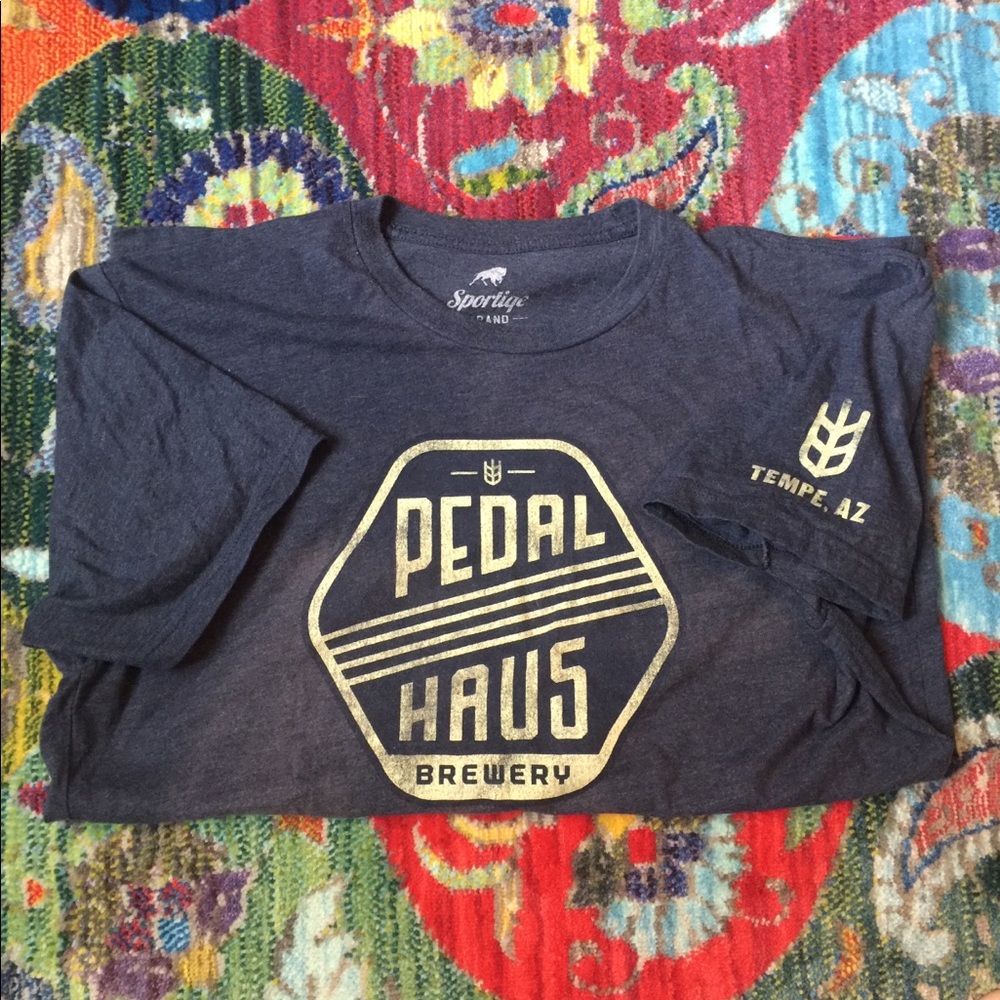 Sportige Brand Apparel, Men’s Size Large.